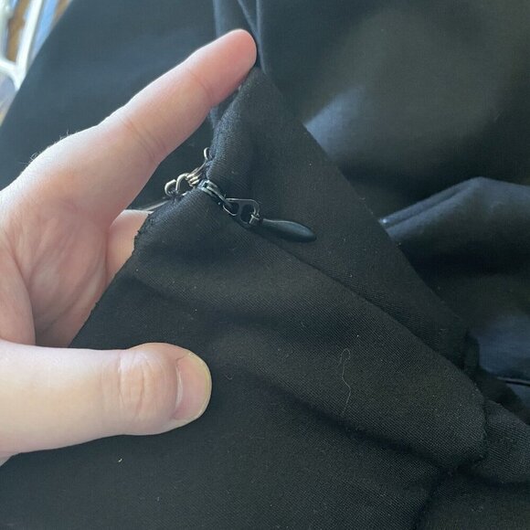 Maniere De Voir Women 6 Black White Ponte High Rise Ankle Zip Piped Leggings - Picture 13 of 15